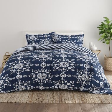 Home Collection Daisy Medallion 3-Piece Reversible Comforter Set. View a larger version of this product image.