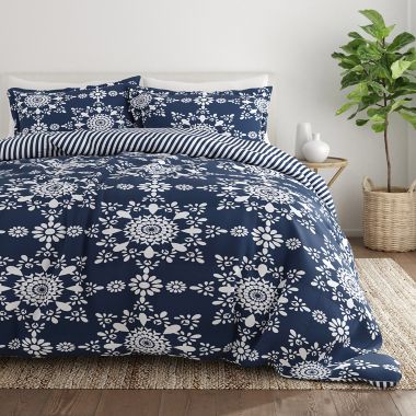 Home Collection Daisy Medallion 3-Piece Reversible Comforter Set. View a larger version of this product image.