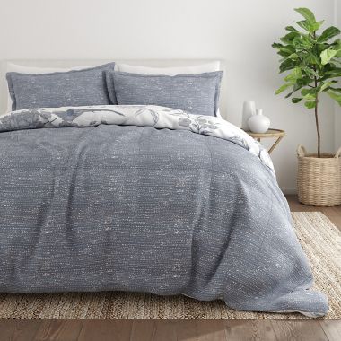 Home Collection Molly Botanical 3-Piece Reversible Comforter Set. View a larger version of this product image.