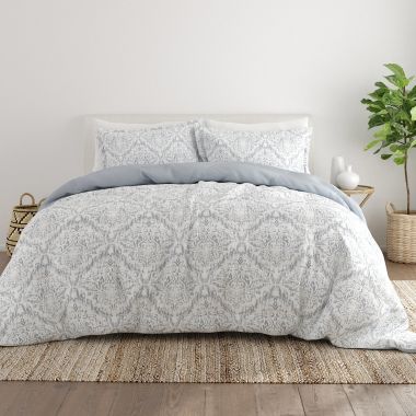 Home Collection English Countryside 3-Piece King/California King Comforter Set in Light Blue. View a larger version of this product image.