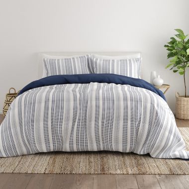 Home Collection Farmhouse Dreams 3-Piece Reversible King/California King Comforter Set in Navy. View a larger version of this product image.