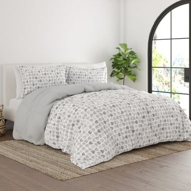 Home Collection Moonlight Stars 3-Piece Reversible Comforter Set. View a larger version of this product image.