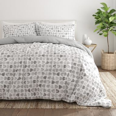 Home Collection Moonlight Stars 3-Piece Reversible Comforter Set. View a larger version of this product image.