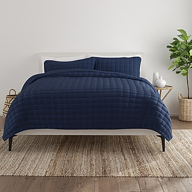Home Collection Square 3-Piece Full/Queen Quilt Set in Navy. View a larger version of this product image.