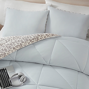 UGG&reg; Corey 3-Piece Reversible Full/Queen Comforter Set in Glacier Grey. View a larger version of this product image.