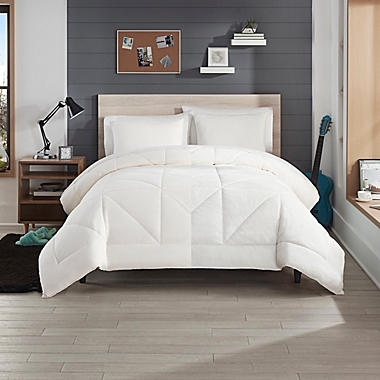 UGG&reg; Corey 3-Piece Reversible King Comforter Set in Snow. View a larger version of this product image.