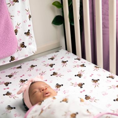 Little Muffincakes&trade; Size 0-3M Zhara Easy-Wrap Baby Swaddle in Pink. View a larger version of this product image.