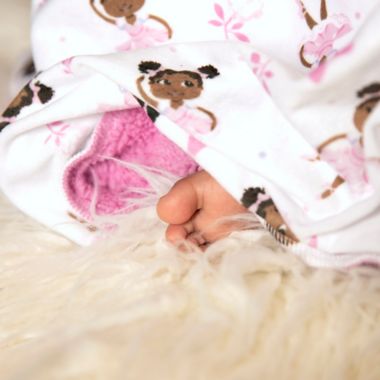 Little Muffincakes&trade; Zhara Plush Baby Blanket in Pink. View a larger version of this product image.