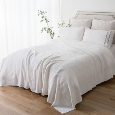 Bee &amp; Willow&trade; Sweater Knit King Blanket in Coconut Milk. View a larger version of this product image.