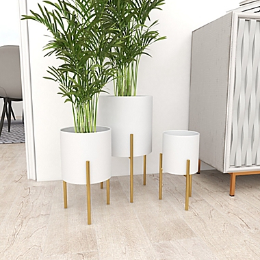 Ridge Road Decor Contemporary Metal Planters in White (Set of 3). View a larger version of this product image.