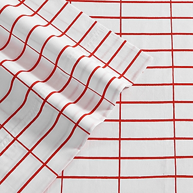 Marimekko&reg; Pieni Tiiliskivi 200-Thread-Count Cotton Percale Sheet Set. View a larger version of this product image.