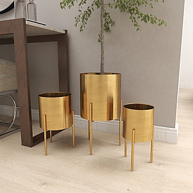 Ridge Road Decor Contemporary Metal Planters (Set of 3). View a larger version of this product image.