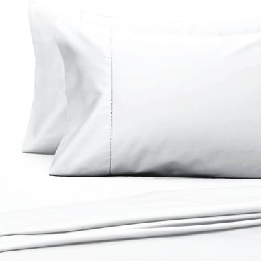 Everhome&trade; Egyptian Cotton 700-Thread-Count King Fitted Sheet in White. View a larger version of this product image.