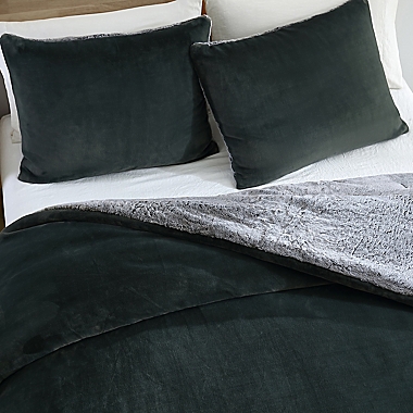 UGG&reg; Coco Dawson 3-Piece Reversible Twin Comforter Set in Deep Night. View a larger version of this product image.