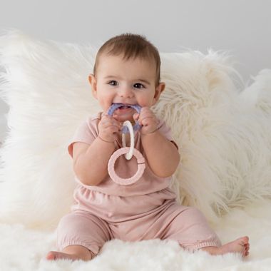 Itzy Ritzy&reg; Pastel Linking Rings (Set of 8). View a larger version of this product image.