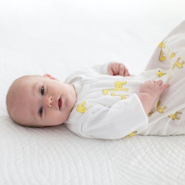 SwaddleDesigns&reg; zzZipMe&reg; Size 6-12M Giraffes Muslin Sleep Sack in Yellow. View a larger version of this product image.