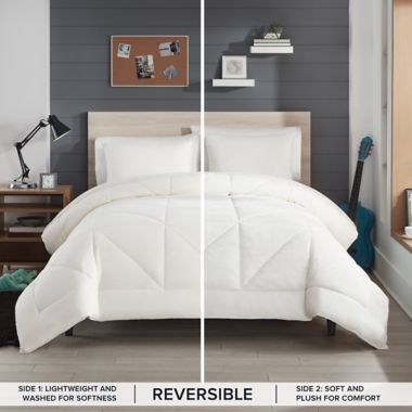 UGG&reg; Corey 3-Piece Reversible Full/Queen Comforter Set in Snow. View a larger version of this product image.