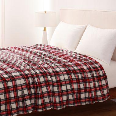 Winter Wonderland Holiday Plaid Plush Full/Queen Throw Blanket in Red. View a larger version of this product image.