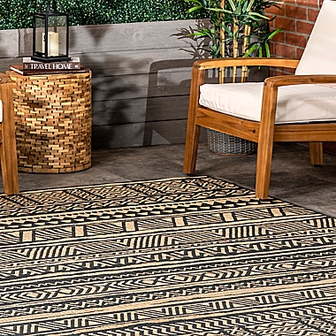 nuLOOM Abbey Tribal Striped Indoor/Outdoor 4&#39; x 6&#39; Area Rug in Charcoal. View a larger version of this product image.