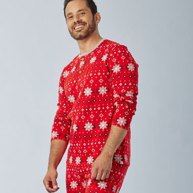 The Honest Company&reg; Men's XX-Large 2-Piece Fair Isle Organic Cotton Pajama Set in Red. View a larger version of this product image.