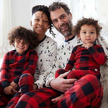The Honest Company&reg; Women&#39;s Large 2-Piece Holiday Tartan Organic Cotton Pajama Set. View a larger version of this product image.