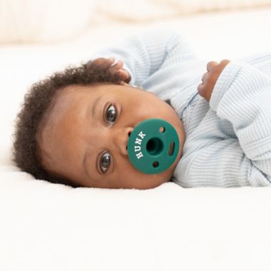 Bella Tunno&trade; Hunk Bubbi 0-6M Pacifier in Green. View a larger version of this product image.
