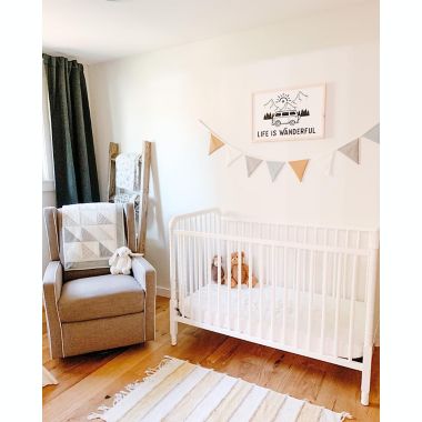 DaVinci Jenny Lind 3-in-1 Convertible Crib. View a larger version of this product image.