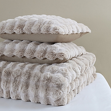 UGG&reg; Ridgeline Faux Fur 3-Piece Full/Queen Duvet Cover Set in Cashew. View a larger version of this product image.