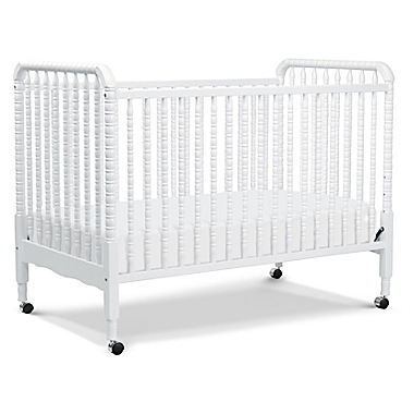 DaVinci Jenny Lind 3-in-1 Convertible Crib in White. View a larger version of this product image.