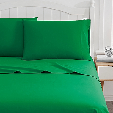 Crayola&reg; Percale Solid 200-Thread-Count Queen Sheet Set in Green. View a larger version of this product image.