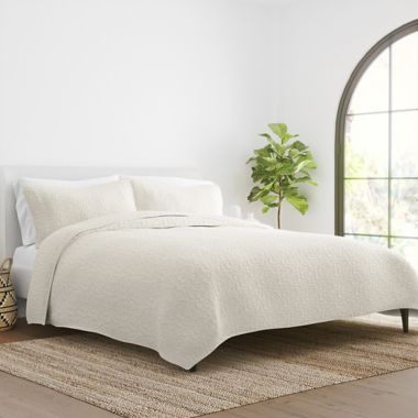 Home Collection Floral Stitch 2-Piece Twin/Twin XL Quilt Set in Natural. View a larger version of this product image.