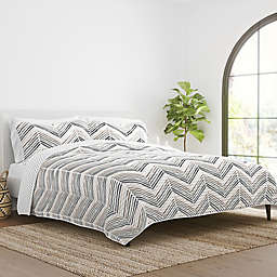 Home Collection Diamond Chevron 2-Piece Reversible Twin/Twin XL Quilt Set in Light Grey