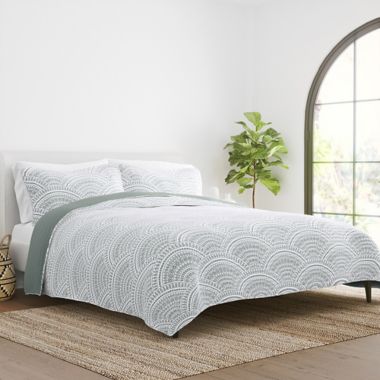Home Collection Scallop 3-Piece Reversible Full/Queen Quilt Set in Eucalyptus. View a larger version of this product image.