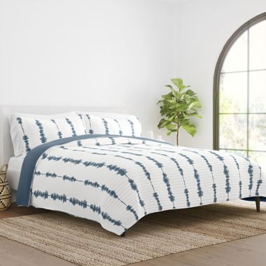 Home Collection Shabori 2-Piece Reversible Twin/Twin XL Quilt Set in Navy. View a larger version of this product image.