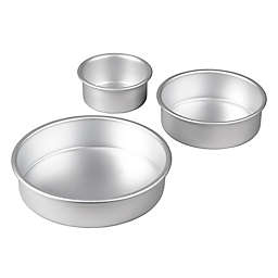 Wilton® Performance Pan™ 3-Piece Aluminum Round Bakeware Set
