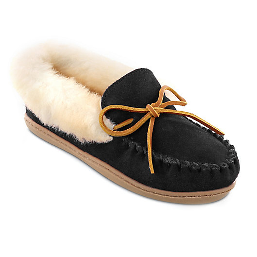 Alternate image 1 for Minnetonka® Size 5 Alpine Sheepskin Moccasin Women's Slippers in Black