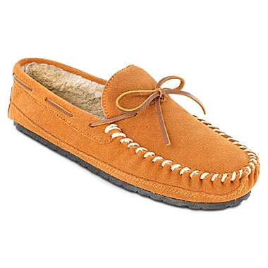Minnetonka&reg; Casey Men&#39;s Slippers in Cinnamon. View a larger version of this product image.
