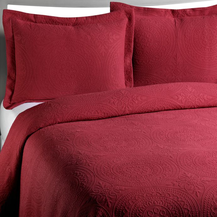 Vue Royal Medallion Matelasse Burgundy Coverlet 100 Cotton