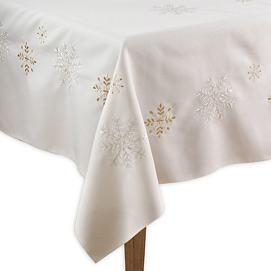 Alternate image 1 for Saro Lifestyle Snowflake Oblong Tablecloth
