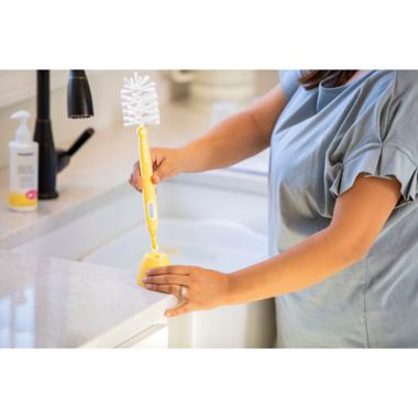Medela Quick Clean&trade; Bottle Brush in Yellow. View a larger version of this product image.
