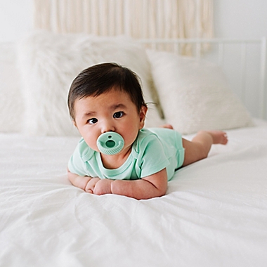 Itzy Ritzy&reg; 0-24M 2-Pack Sweetie Soother Cable Pacifiers in Green/White. View a larger version of this product image.