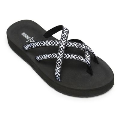 minnetonka hallie flip flop