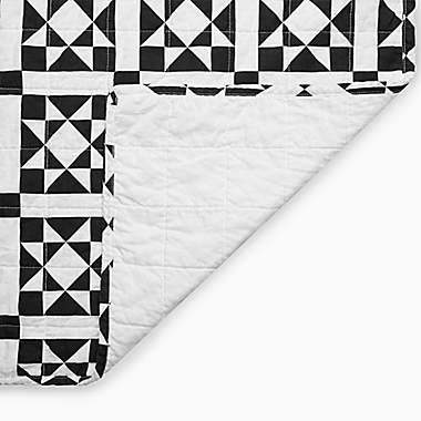 Calvin Klein&reg; Abigail King Quilt in Black/White. View a larger version of this product image.