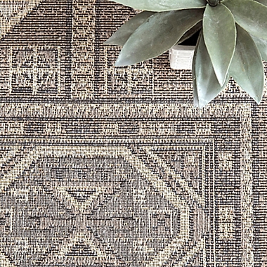 NuLOOM Aztec Area Rug. View a larger version of this product image.