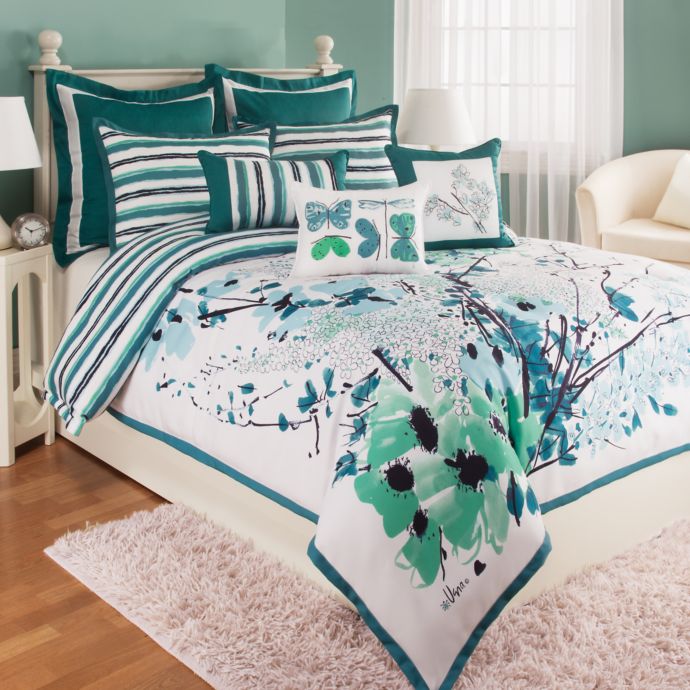 Vera™ Blossom Duvet Cover and Sham Set | Bed Bath and Beyond Canada