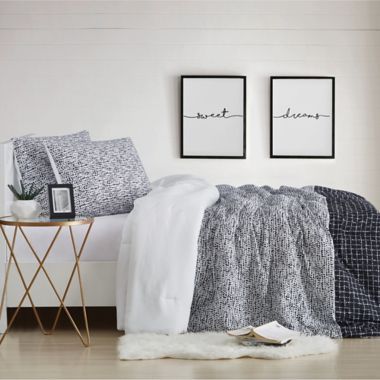 Christian Siriano&reg; Matrix Twin XL Comforter Set in Black/White. View a larger version of this product image.