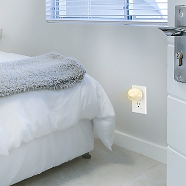 Globe Electric 4-Pack Automatic Dusk to Dawn Directional &amp; Cylinder LED Night Light Set. View a larger version of this product image.
