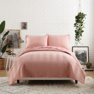 Maker&#39;s Collective Jersey Herringbone Stitch Full/Queen Quilt in Blush. View a larger version of this product image.