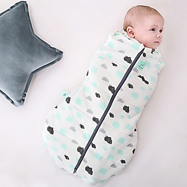 ergoPouch&reg; Size 3-12M Organic Cotton Swaddle Bag in Clouds. View a larger version of this product image.