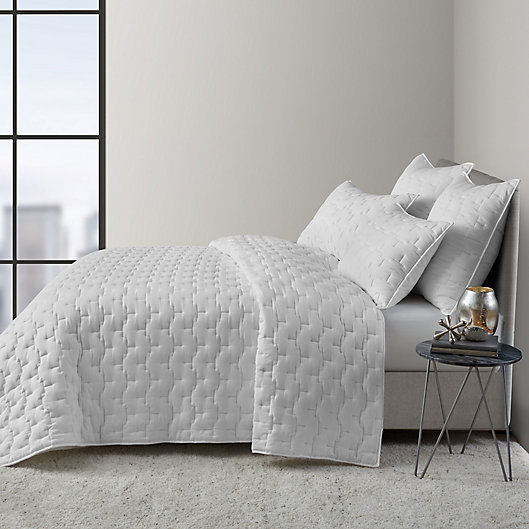 Alternate image 1 for O&O by Olivia & Oliver™ Lofty Stitch Full/Queen Quilt in White